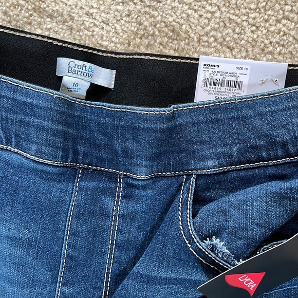 Croft and Barrow Relaxed Girlfriend pull on jeans. - Picture 4 of 5